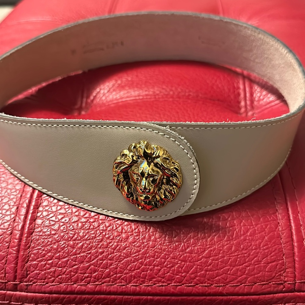 Vintage Anna Klein beige tan leather wide belt with goldtone lion head Sz M
